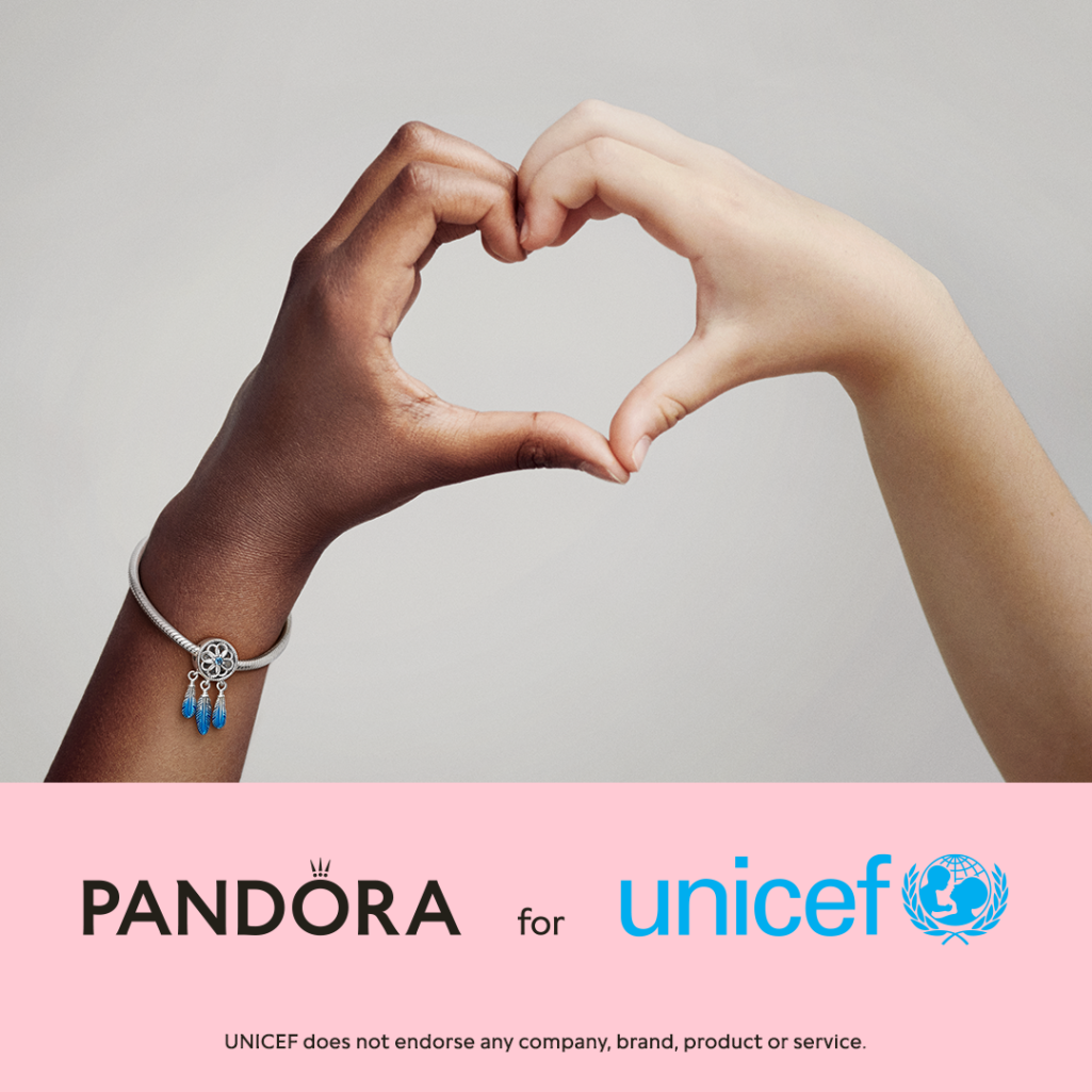 Η PANDORA λανσάρει το νέο Charm For Change και στηρίζει το έργο της UNICEF