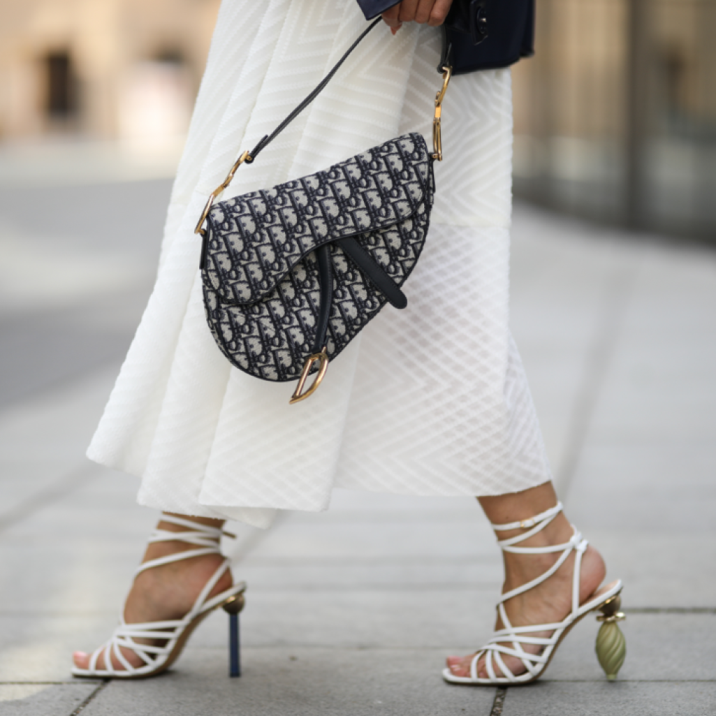 White heels: H τάση στα παπούτσια που θα αναδείξει το office look και όχι μόνο