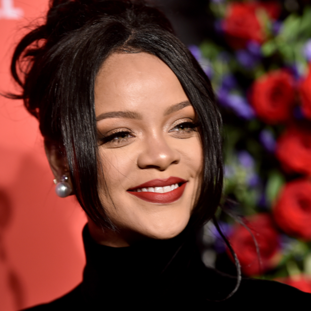 Rihanna: To παστέλ outfit της «φωνάζει» άνοιξη