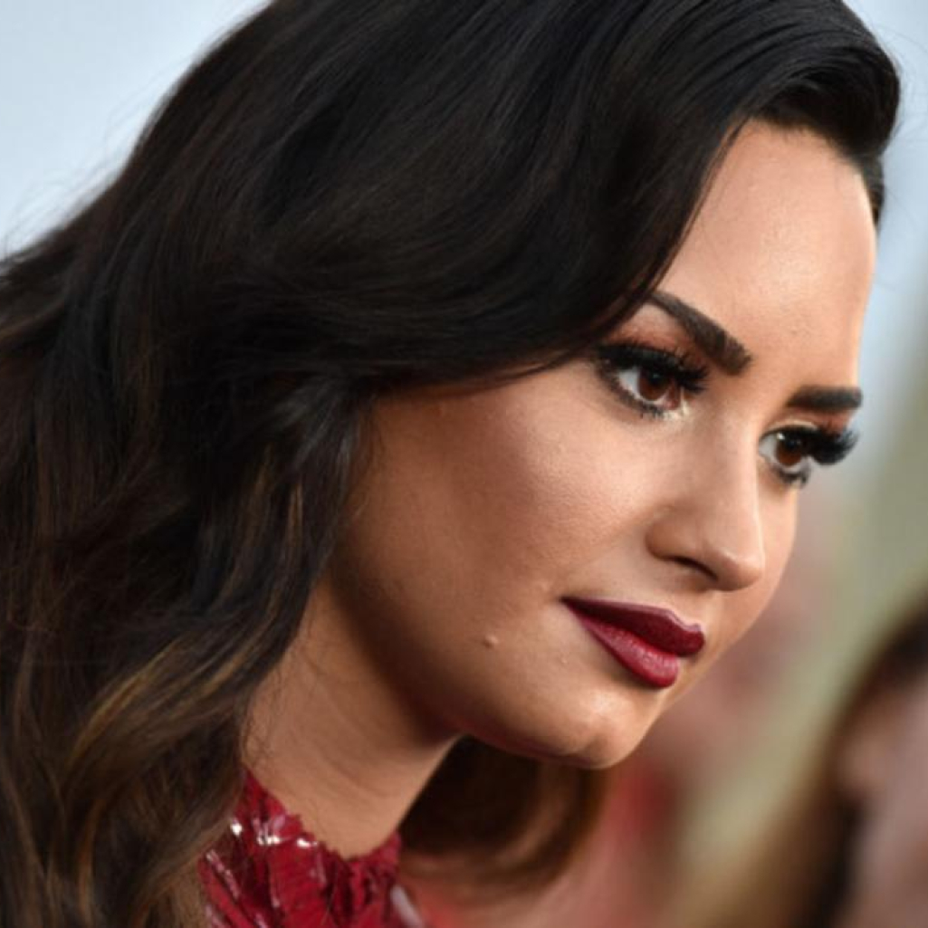 Demi Lovato: «Έπεσα θύμα βιασμού στα 15 μου»