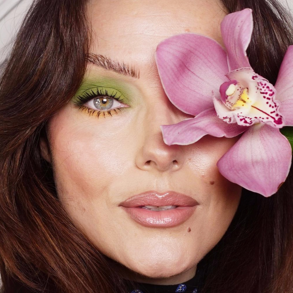 Katie Jane Hughes: Η makeup artist των celebrities μας δείχνει τα ωραιότερα μακιγιάζ για την άνοιξη