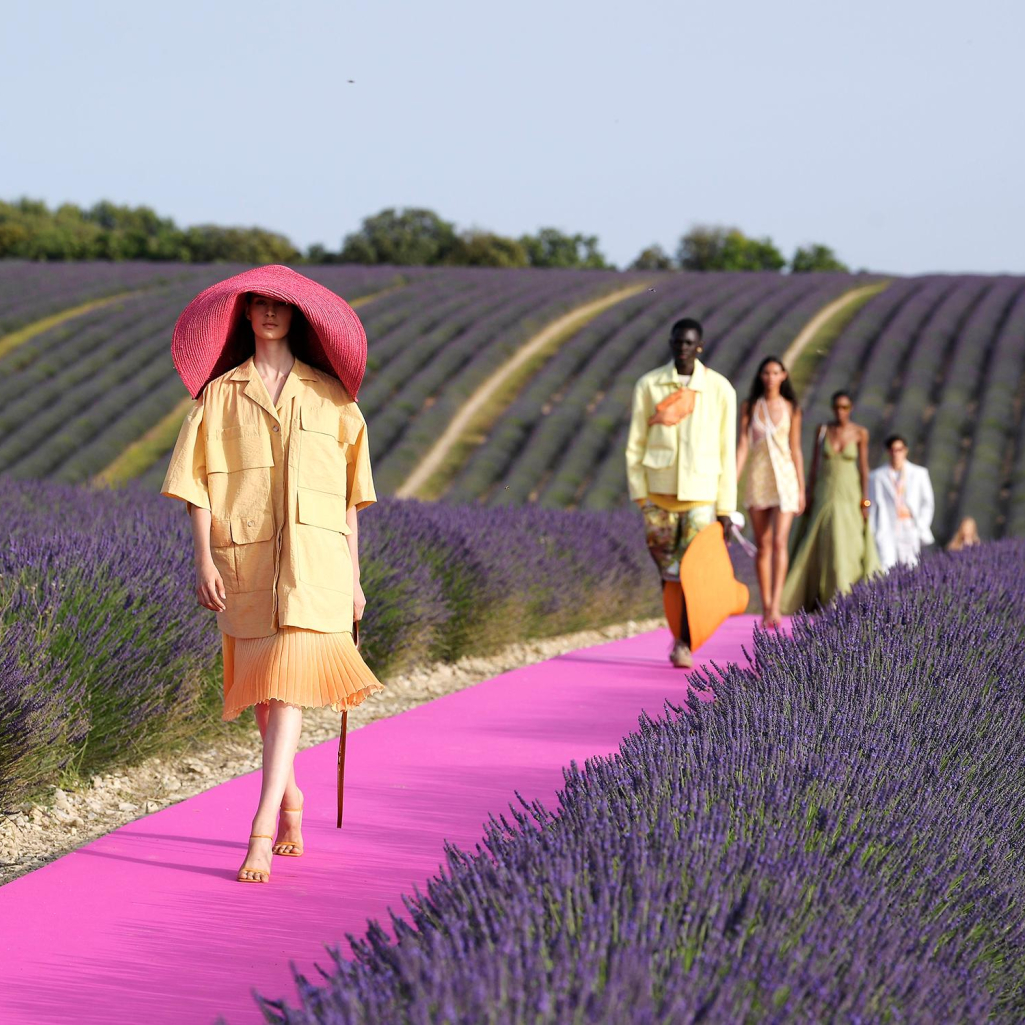 Jacquemus: To pop up ανθοπωλείο του φέρνει τα λουλούδια των shows στους Παριζιάνους