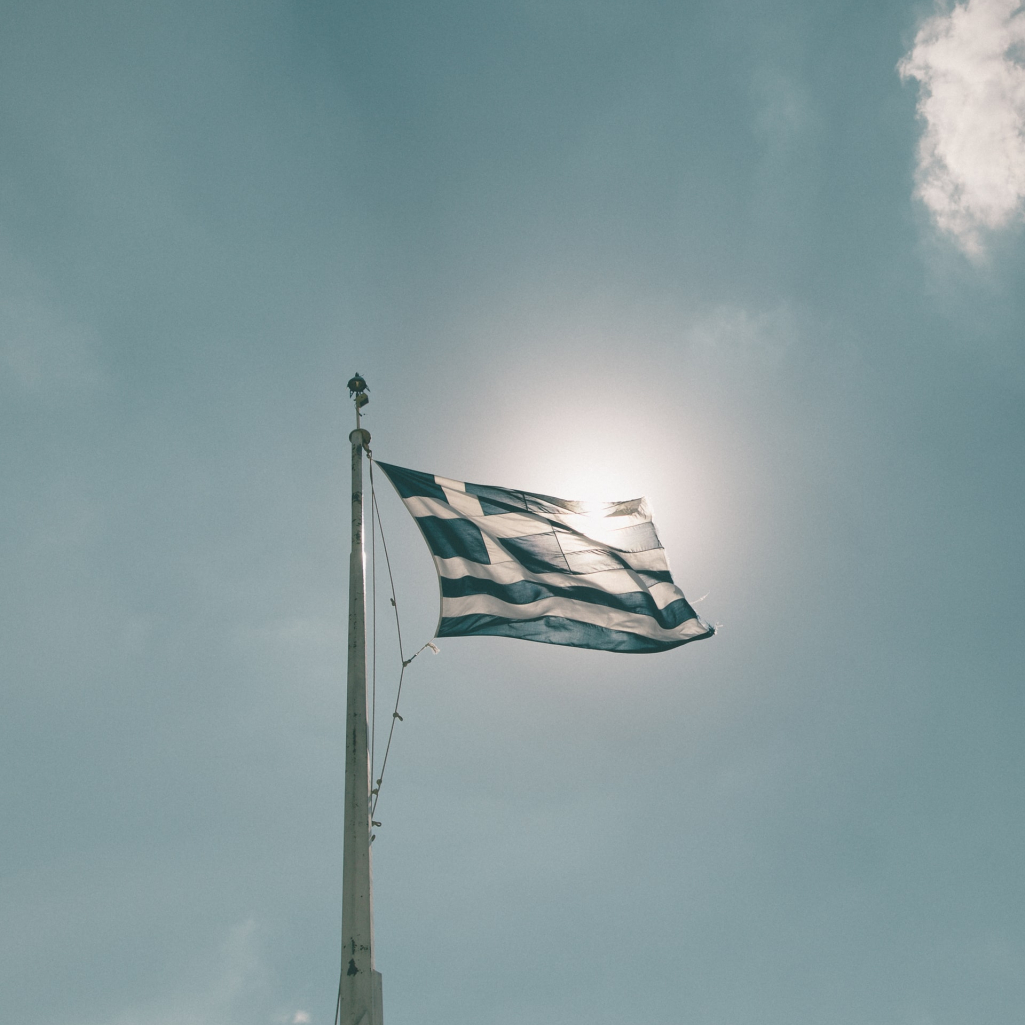 Συγκίνηση: Για πρώτη φορά ο ελληνικός Εθνικός Ύμνος στην νοηματική γλώσσα