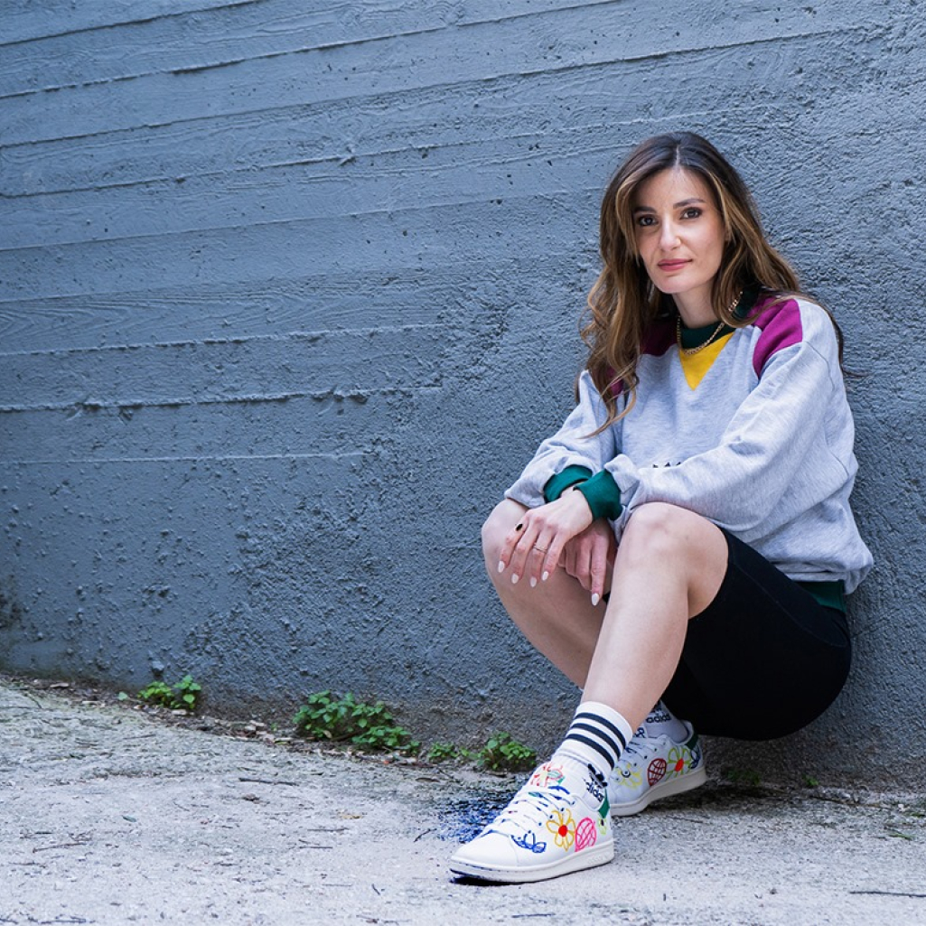 We Love Sneakers: 10 ανοιξιάτικα looks με τα αγαπημένα μας Stan Smith από ανακυκλωμένα υλικά