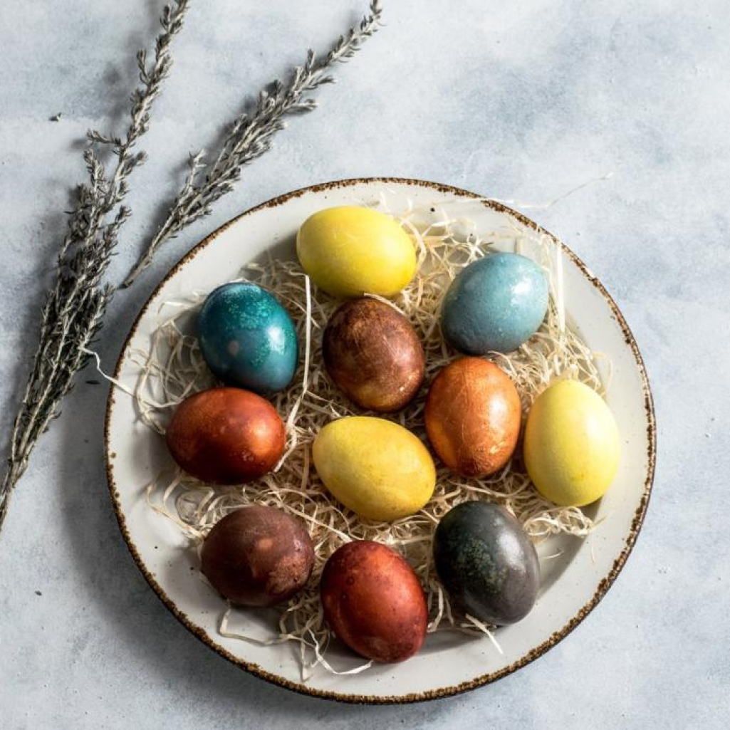 Πασχαλινά αυγά: 8 πρωτότυπες ιδέες βαψίματος που θα ξεχωρίσουν - Εμείς δοκιμάσαμε ήδη μία