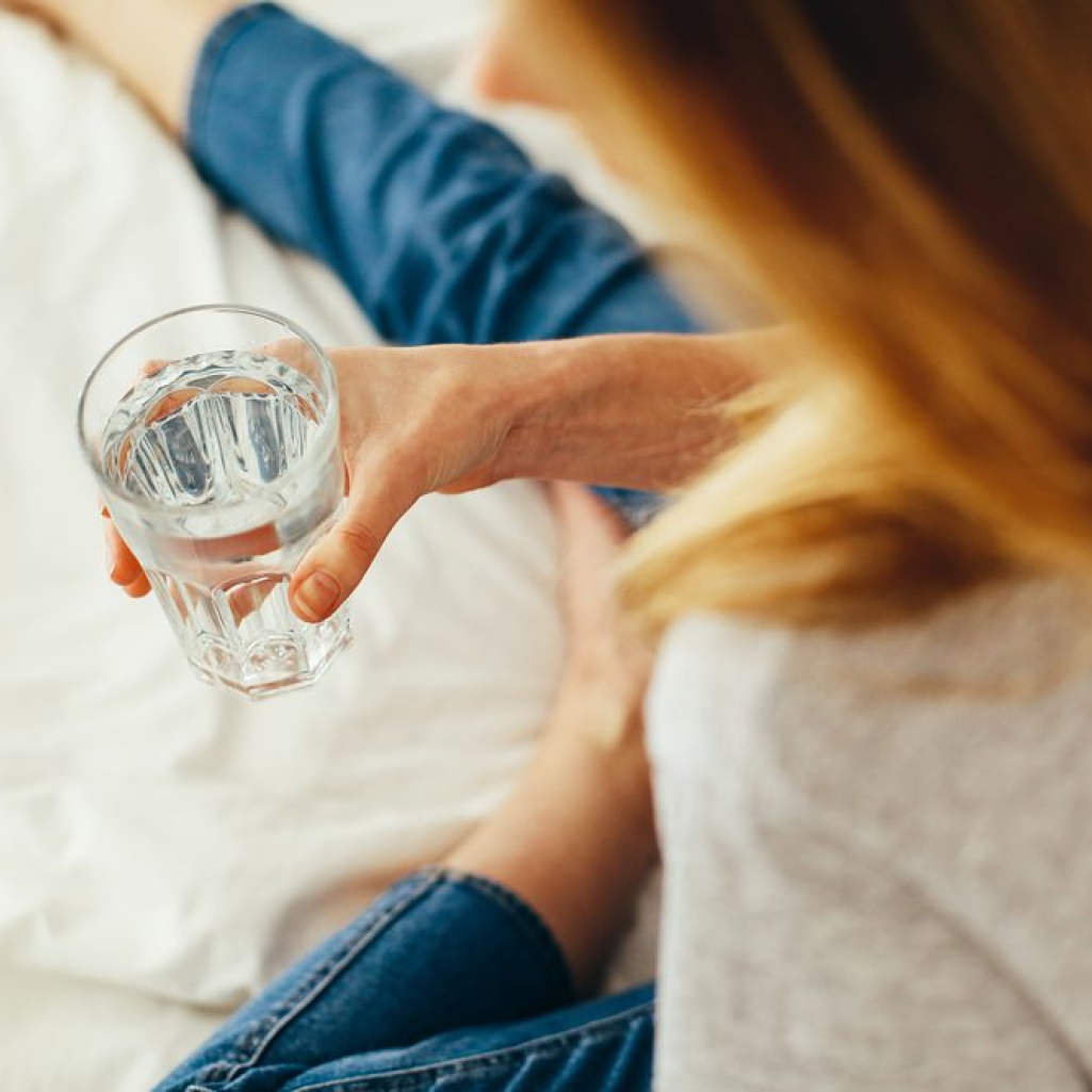 5 tips για να πίνετε περισσότερο νερό