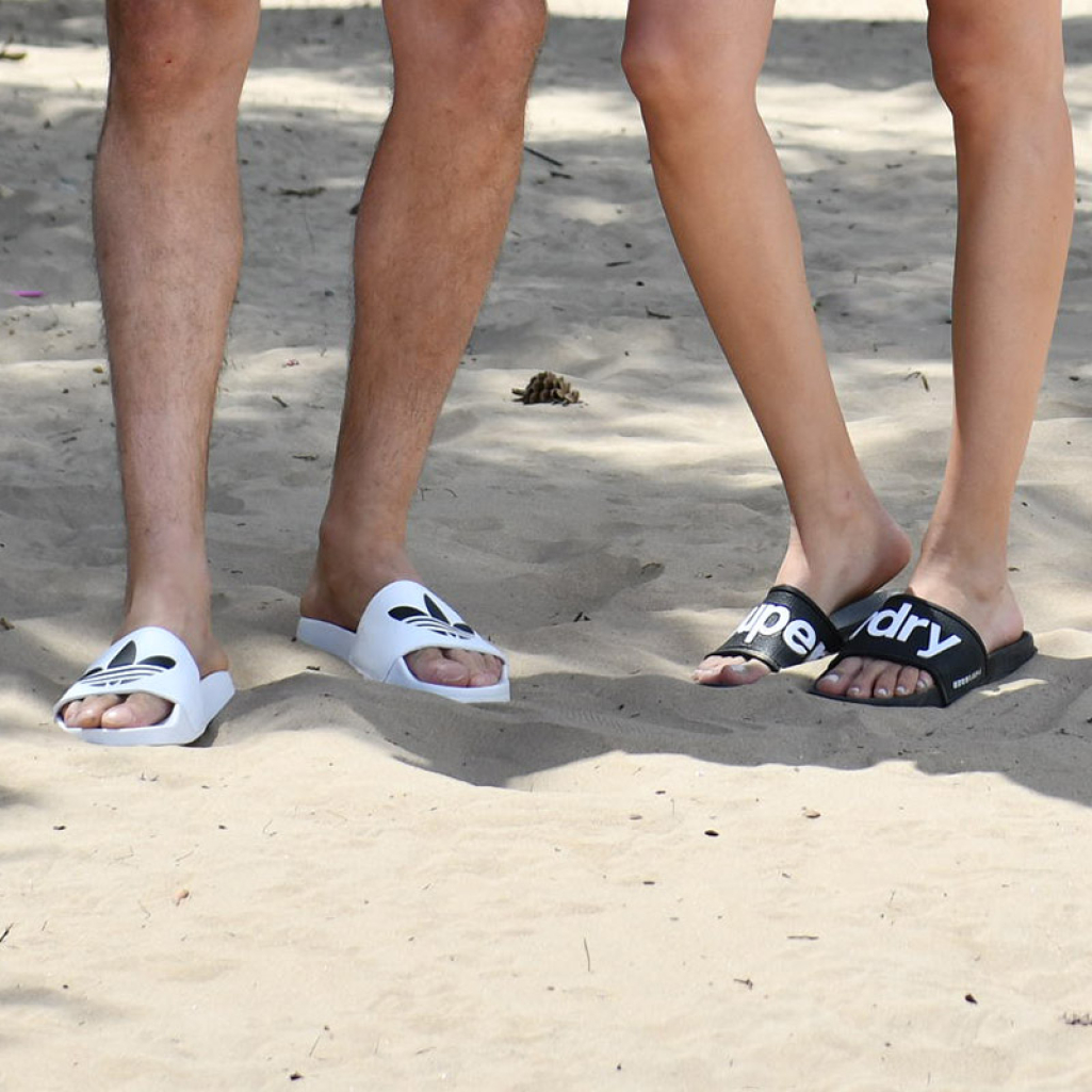 Summer look με stylish σαγιονάρες