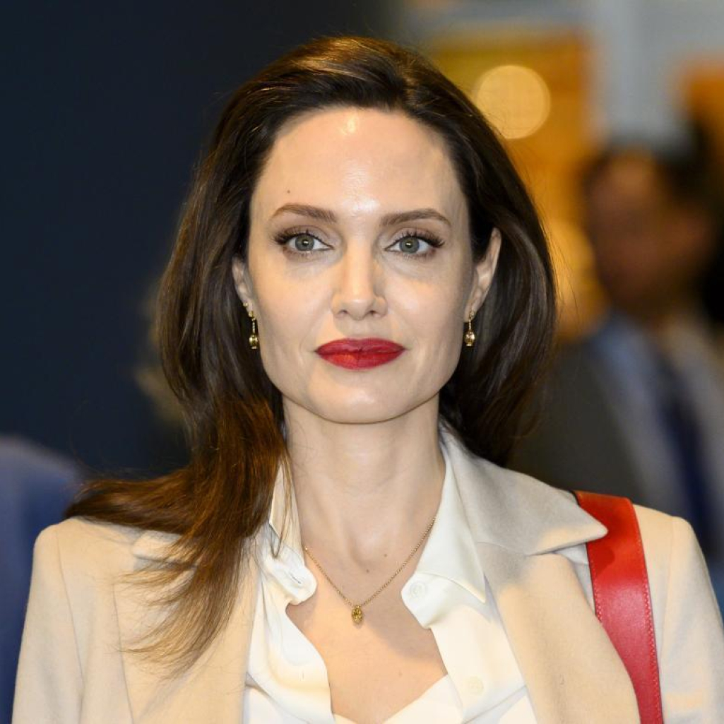 Angelina Jolie: «Είμαι μόνη εδώ και πολύ καιρό»