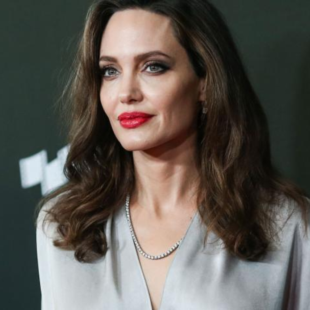 Angelina Jolie: Το look της με κατάξανθα μαλλιά είναι εντυπωσιακό