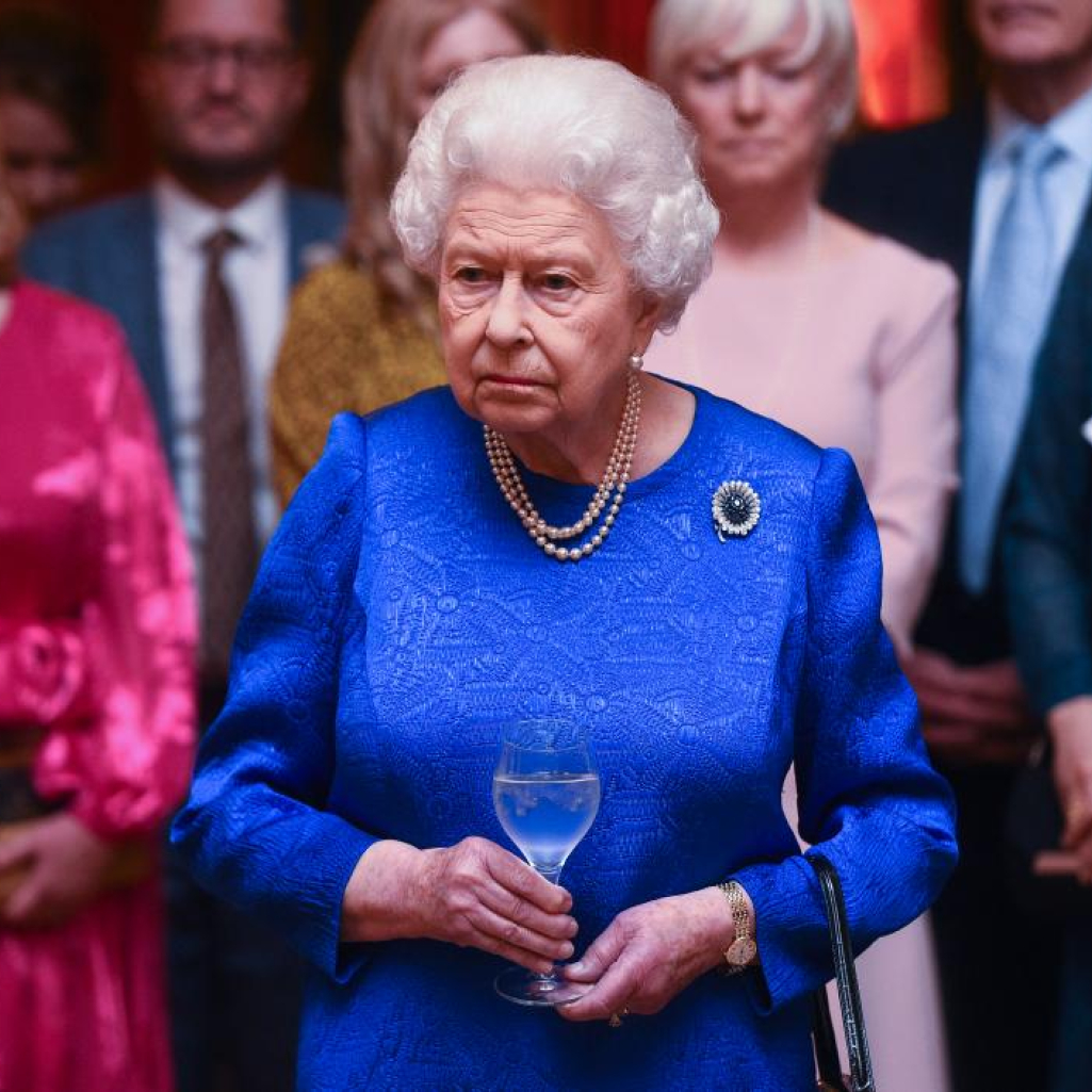 Βασίλισσα Ελισάβετ: Τι μυστικά κρύβει η τσάντα της