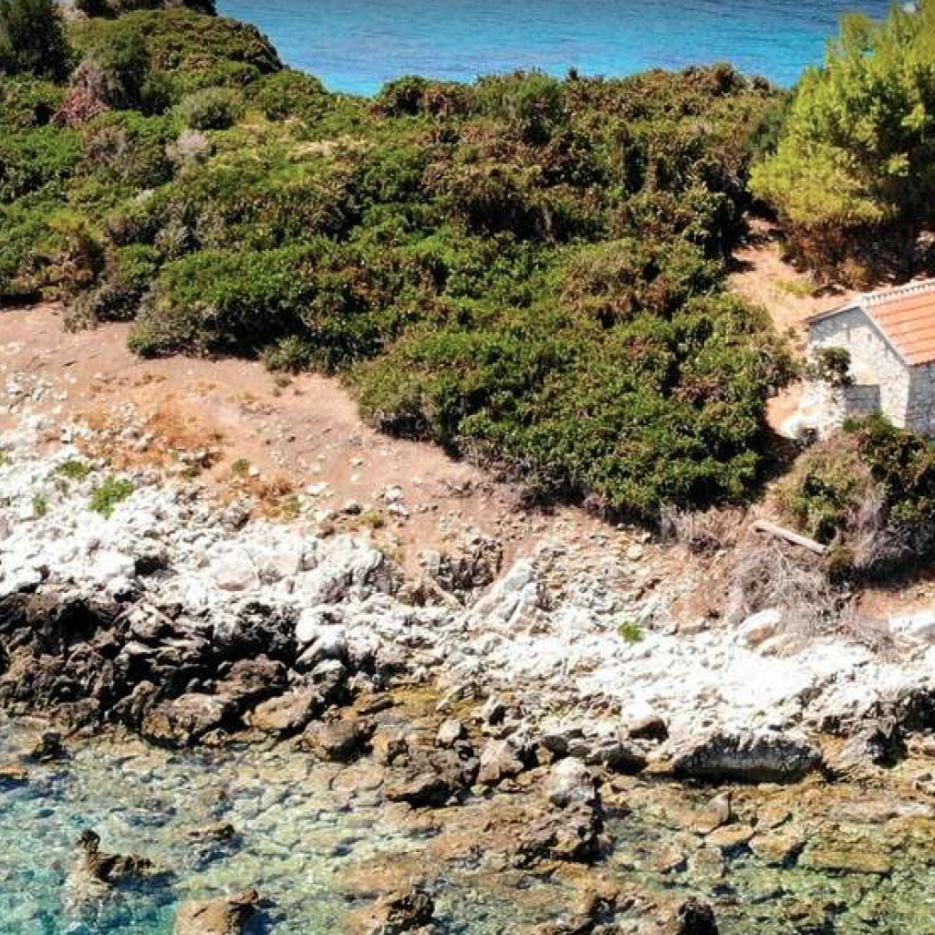 Ιθάκη: Το νησάκι του Αγίου Νικολάου μέσα στο ατελείωτο γαλάζιο