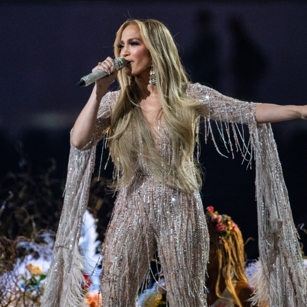 Jennifer Lopez: Aνέβασε στη σκηνή τη μητέρα της και τραγούδησαν μαζί