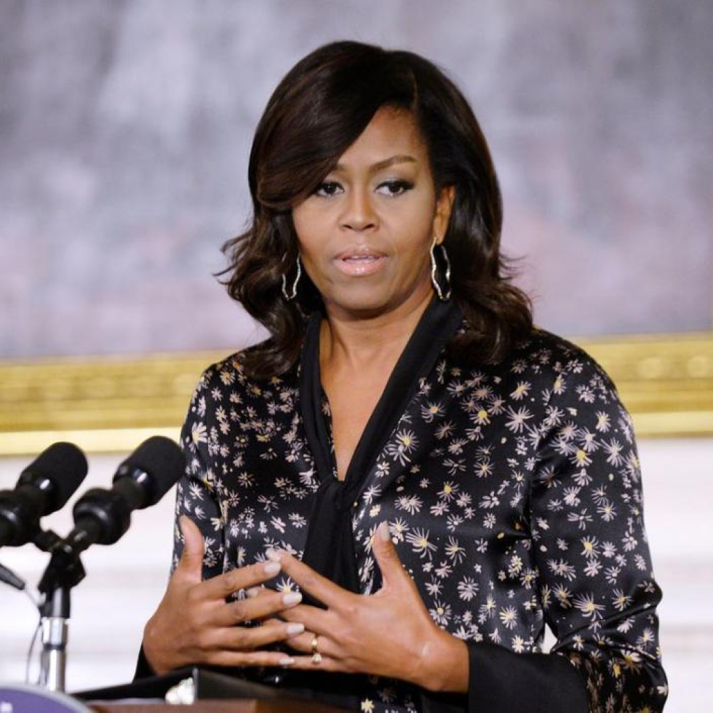 Michelle Obama: Ανησυχεί για τον ρατσισμό που μπορεί να αντιμετωπίσουν οι δύο κόρες της