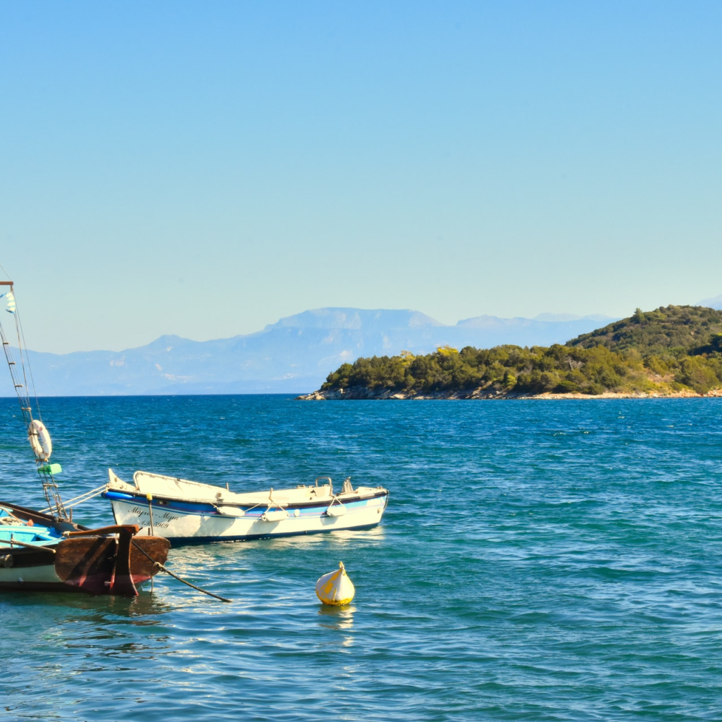 Τριζόνια: Το νησί έκπληξη του Κορινθιακού