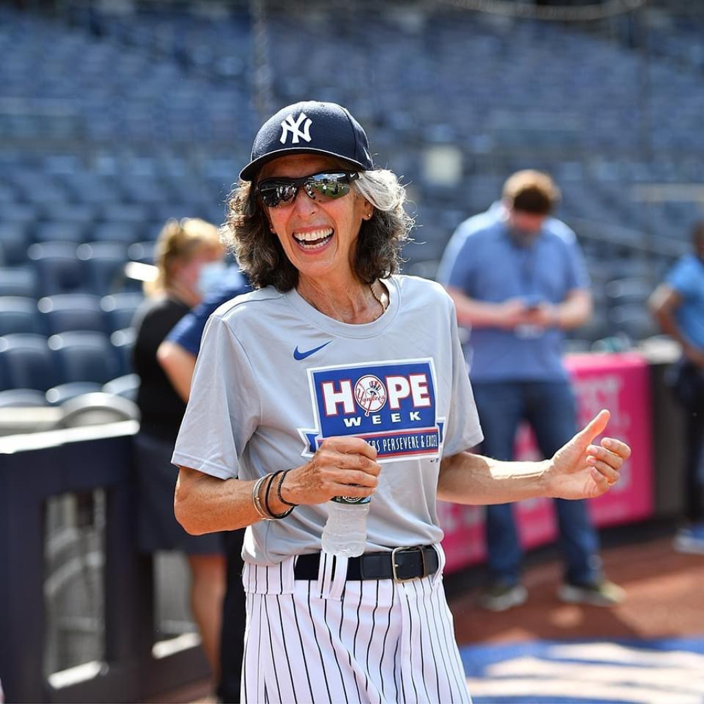 «Δεν είναι θέση για ένα κορίτσι»: Μια 70χρονη έπαιξε σε αγώνα των Yankees, δεκαετίες μετά την αρχική απόρριψή της