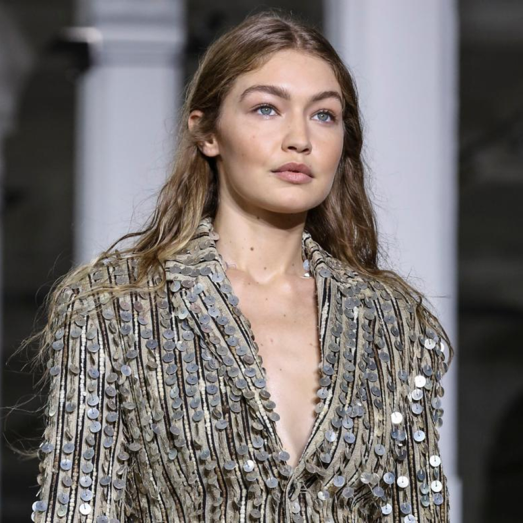 Gigi Hadid: Απολαμβάνει τον ήλιο με την κόρη της, Khai, φορώντας ταιριαστά μαγιό