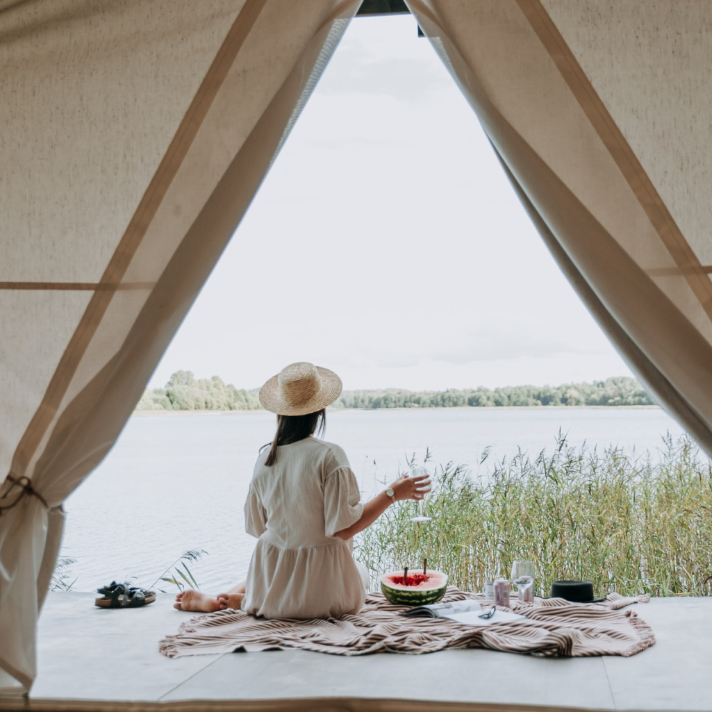 Camping: 10 συμβουλές «επιβίωσης» για εσένα που πηγαίνεις πρώτη φορά