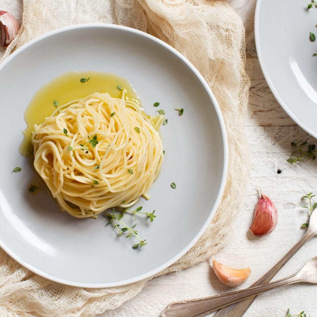 5 Ingredients: Τα πιο εύκολα και νόστιμα ζυμαρικά με σκόρδο και λάδι