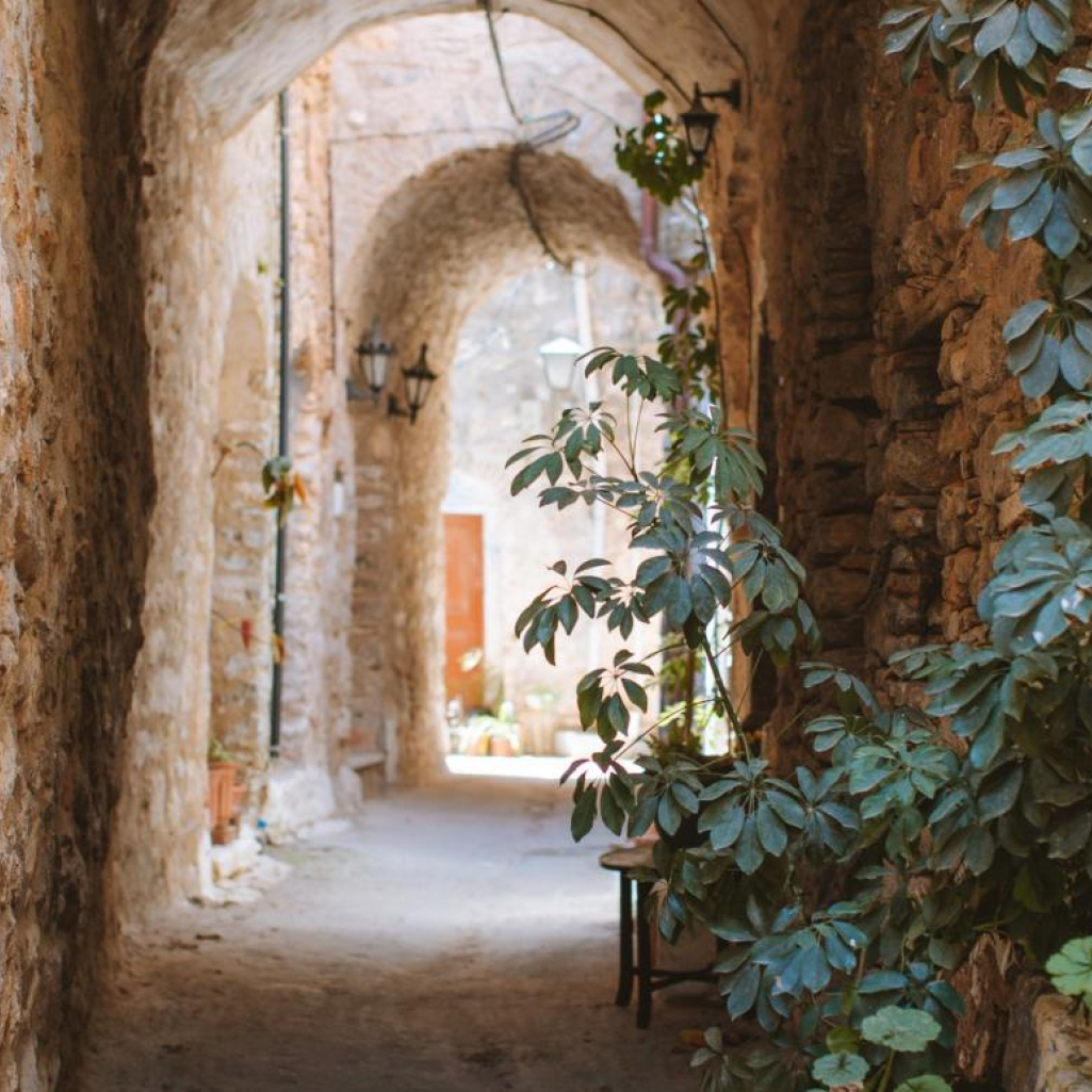 Μαστιχοχώρια: Τα μεσαιωνικά χωριά της Χίου που σε ταξιδεύουν στο χρόνο
