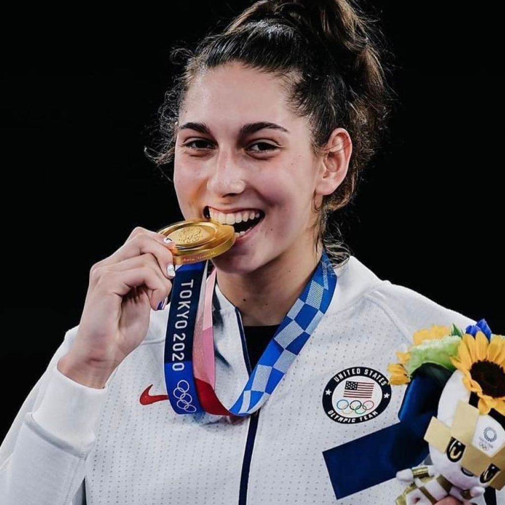 Γιατί οι «χρυσοί» Ολυμπιονίκες δαγκώνουν το μετάλλιό τους όταν φωτογραφίζονται;