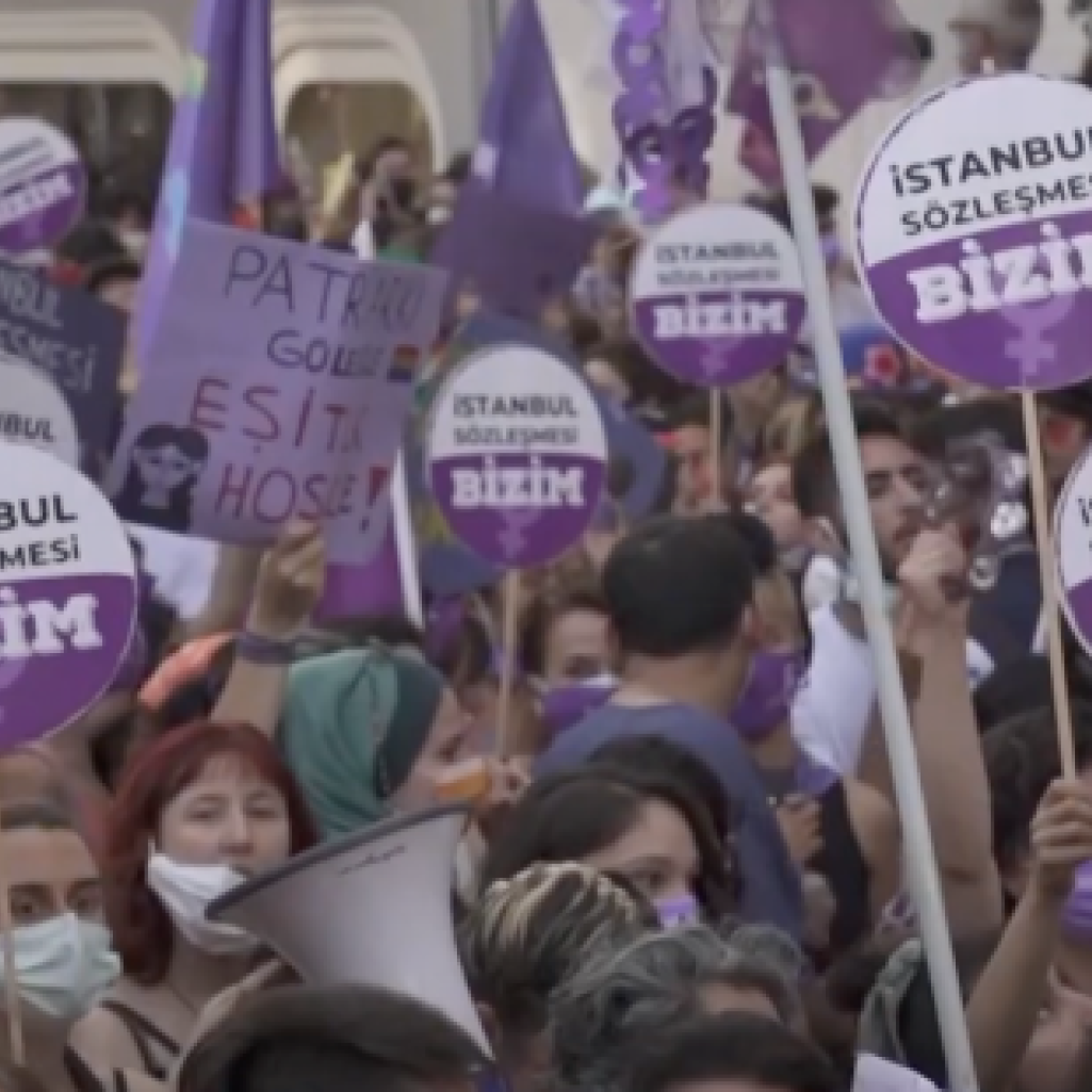 Η δύναμη της γυναικείας φωνής: Μαζικές διαδηλώσεις μετά την αποχώρηση της Τουρκίας από τη Σύμβαση της Κωνσταντινούπολης 