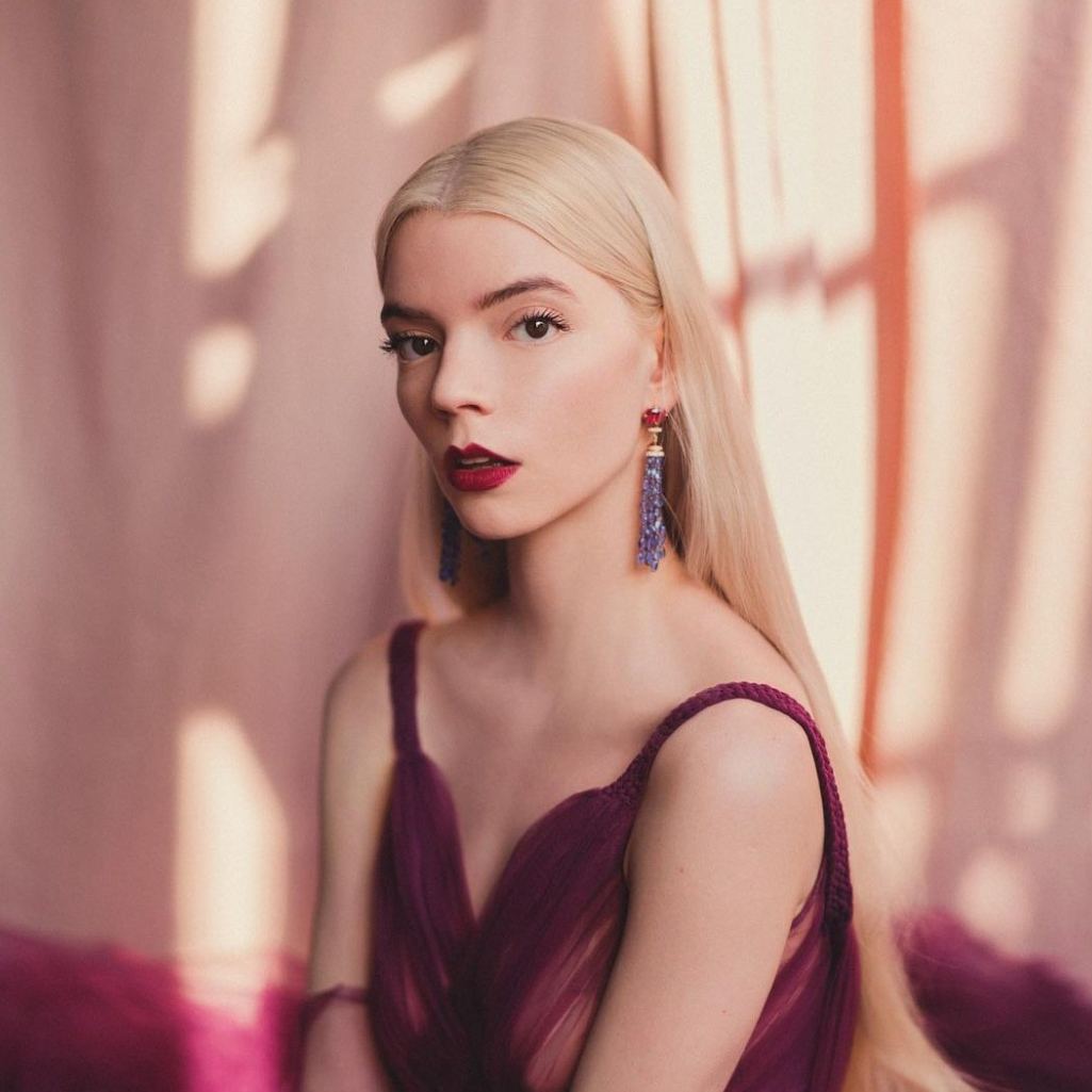 Πώς η Anya Taylor-Joy αντιμετώπισε τους paparazzi: Γεια. Δεν είμαι θήραμα. Να συνεργαστούμε;