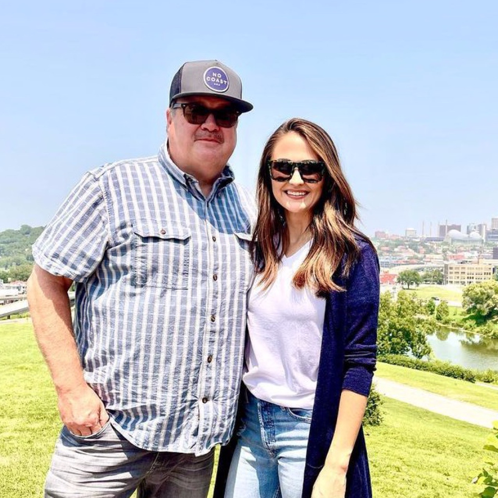 O Eric Stonestreet του Modern Family αρραβωνιάστηκε με τη νοσοκόμα σύντροφό του