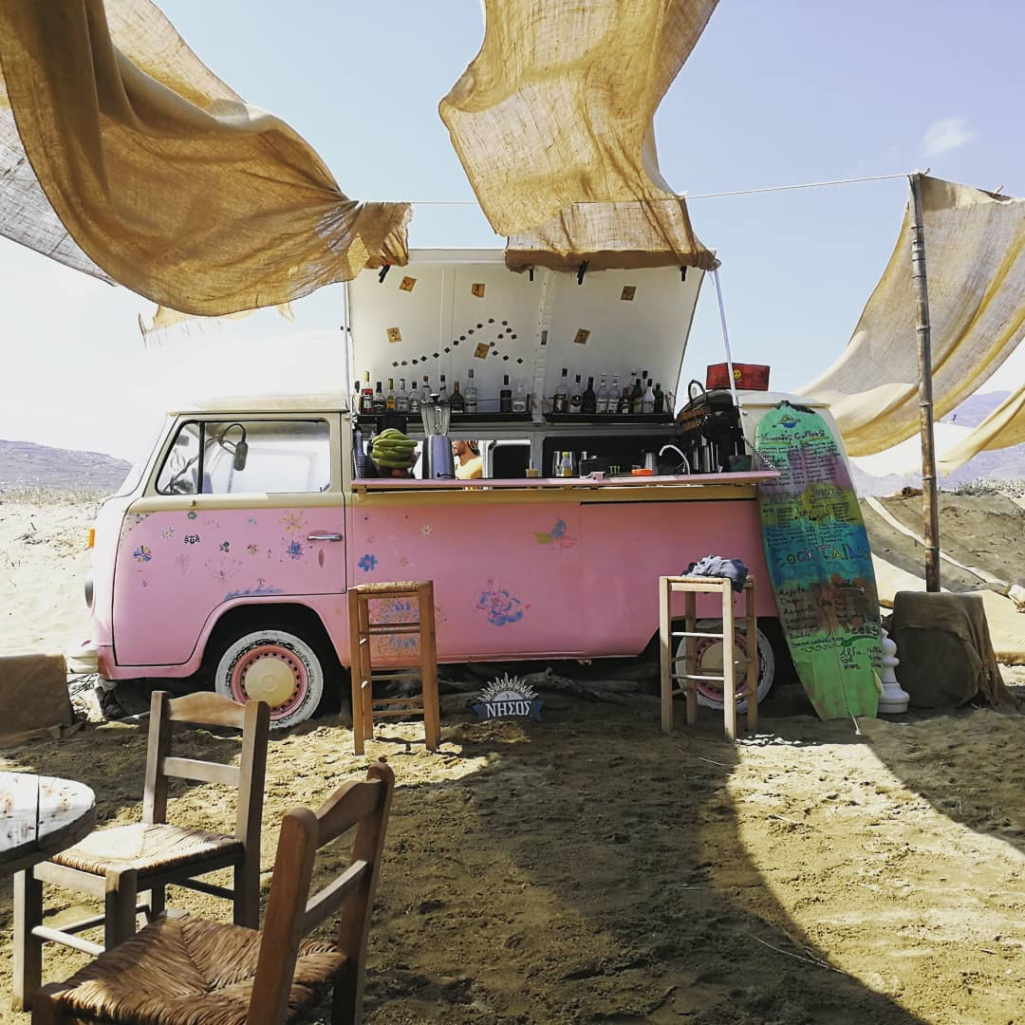 Τα 5 καλύτερα beach bar που πρέπει οπωσδήποτε να επισκεφθείς