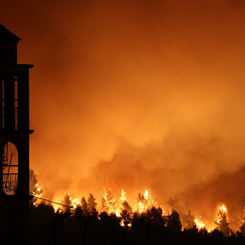 Συγκλονιστικές εικόνες από τη φωτιά στην Εύβοια μέσα από το ρωσικό Beriev-200