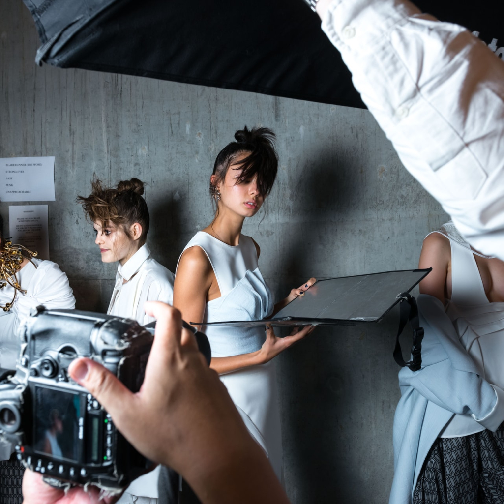“Support Art”: Νέα sustainable fashion συλλογή στηρίζει Έλληνες καλλιτέχνες, κοινωνικά ευάλωτες ομάδες και το περιβάλλον