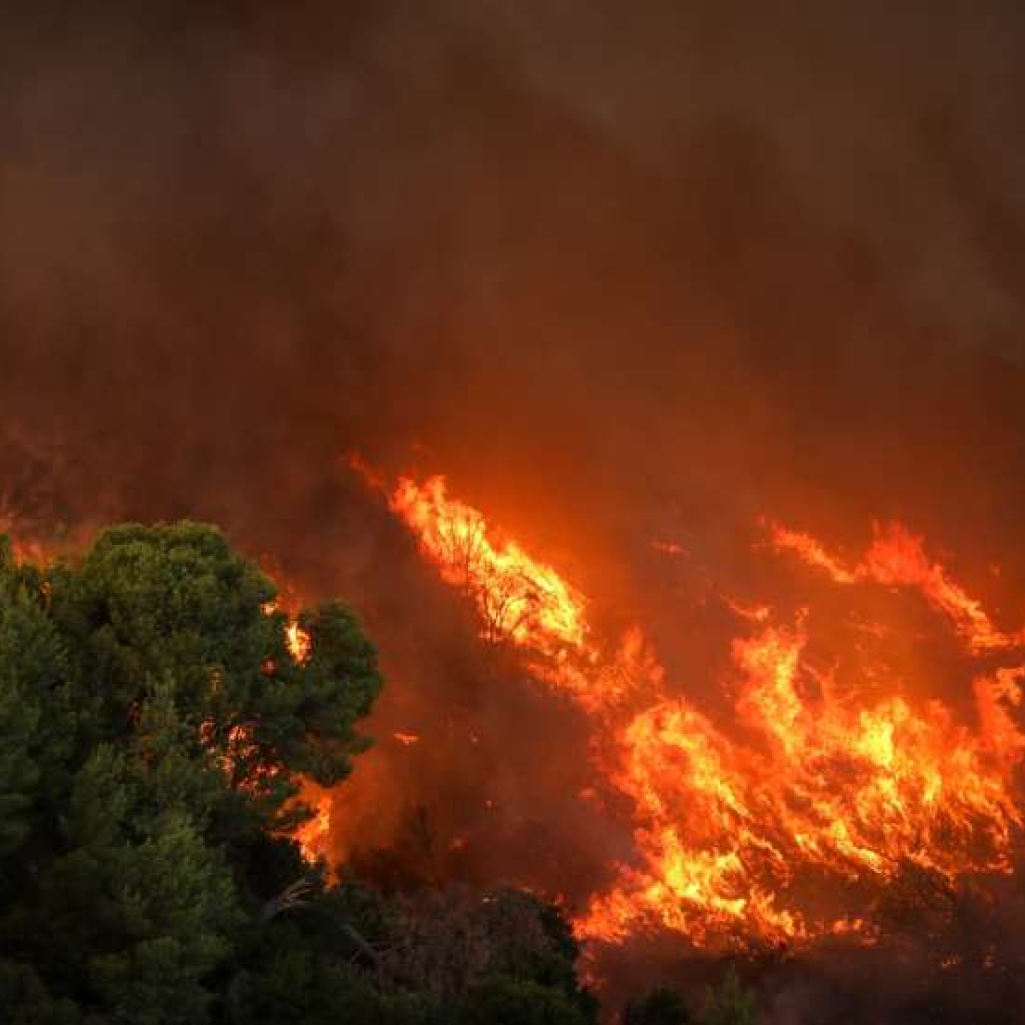 Φωτιά στη Βαρυμπόμπη: Live λεπτό προς λεπτό οι εξελίξεις