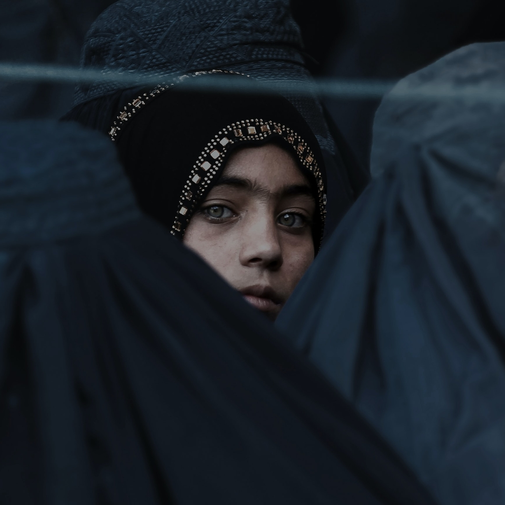 Η απόγνωση σε εικόνες: 3 Αφγανές μοιράζονται φωτογραφίες από την τελευταία τους μέρα στη δουλειά