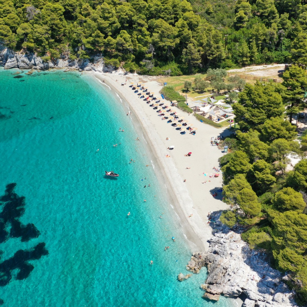 Σκόπελος: Οι καλύτερες παραλίες στον γαλαζοπράσινο παράδεισο των Σποράδων