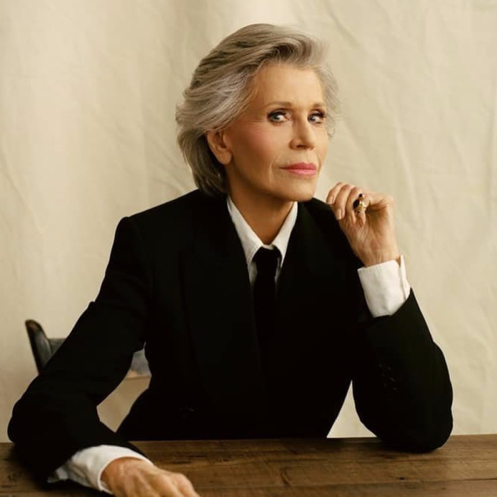 Στη νέα της iconic φωτογράφιση, η Jane Fonda δίνει το καλύτερο μήνυμα: "Μείνετε θαρραλέοι, είναι ένα υπέροχο πράγμα"