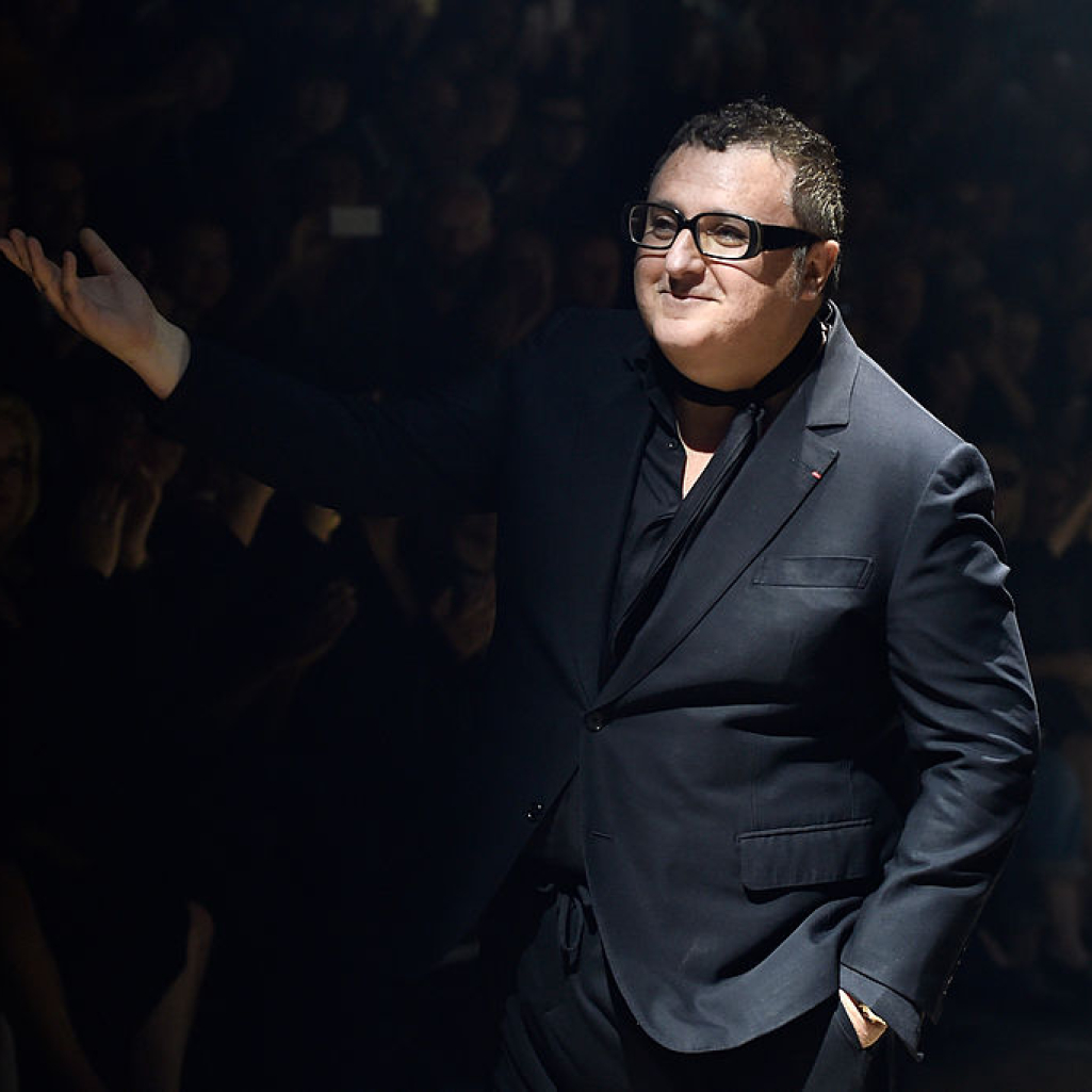 Alber Elbaz: 40 οίκοι μόδας αποτίουν φόρο τιμής στον σχεδιαστή