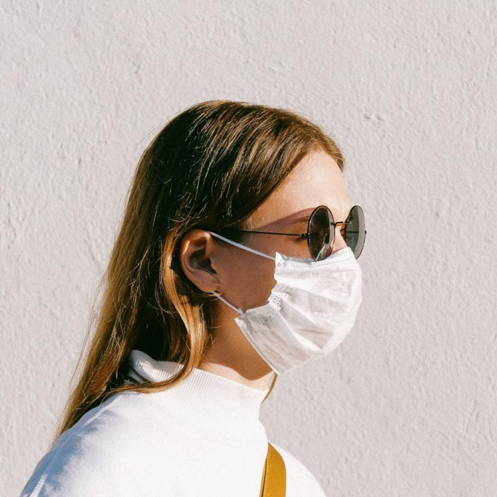 Maskne: Πώς να προστατεύσεις το δέρμα σου από την ακμή όταν φοράς μάσκα προστασίας