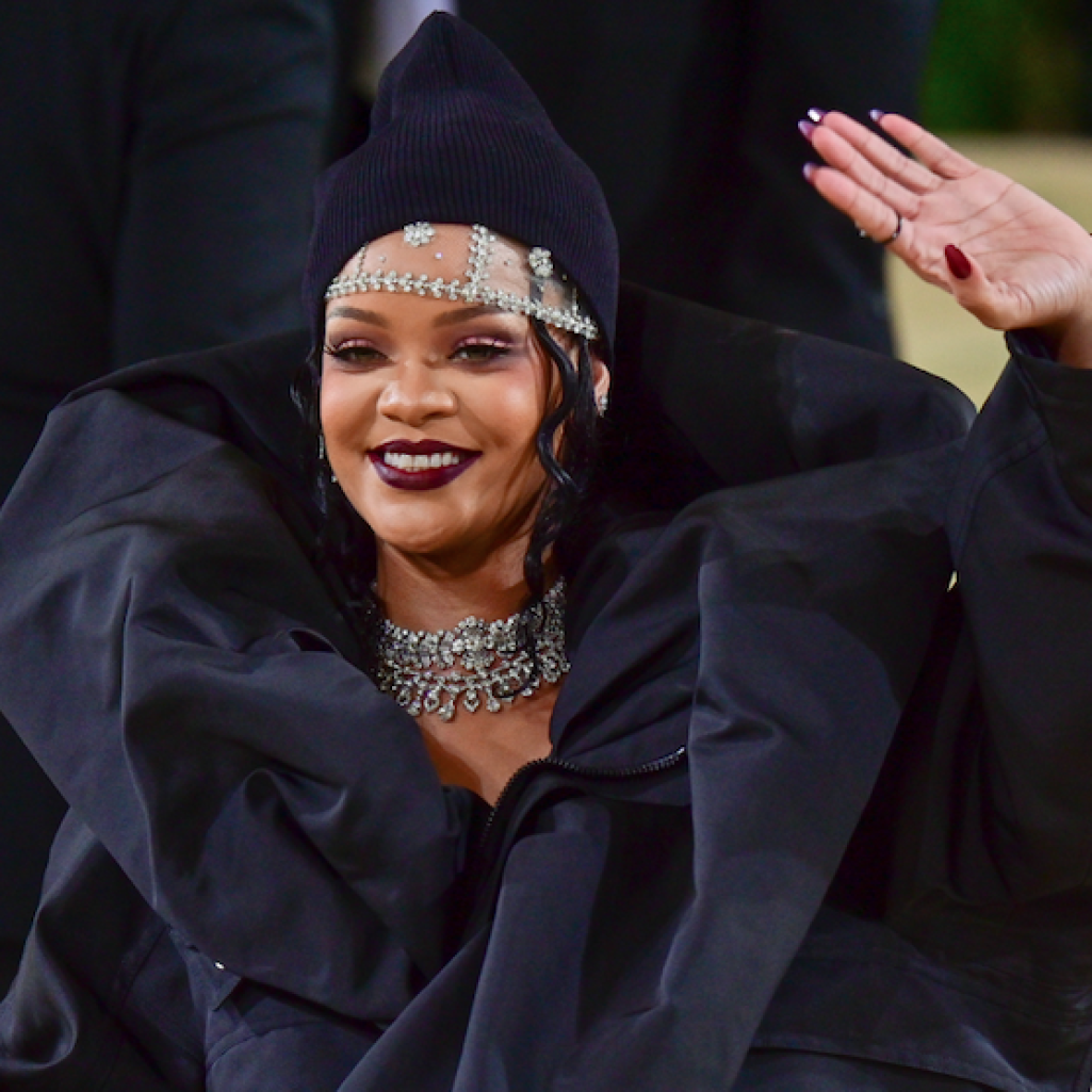 Το post event look της Rihanna έδειξε γιατί είναι η βασίλισσα των parties