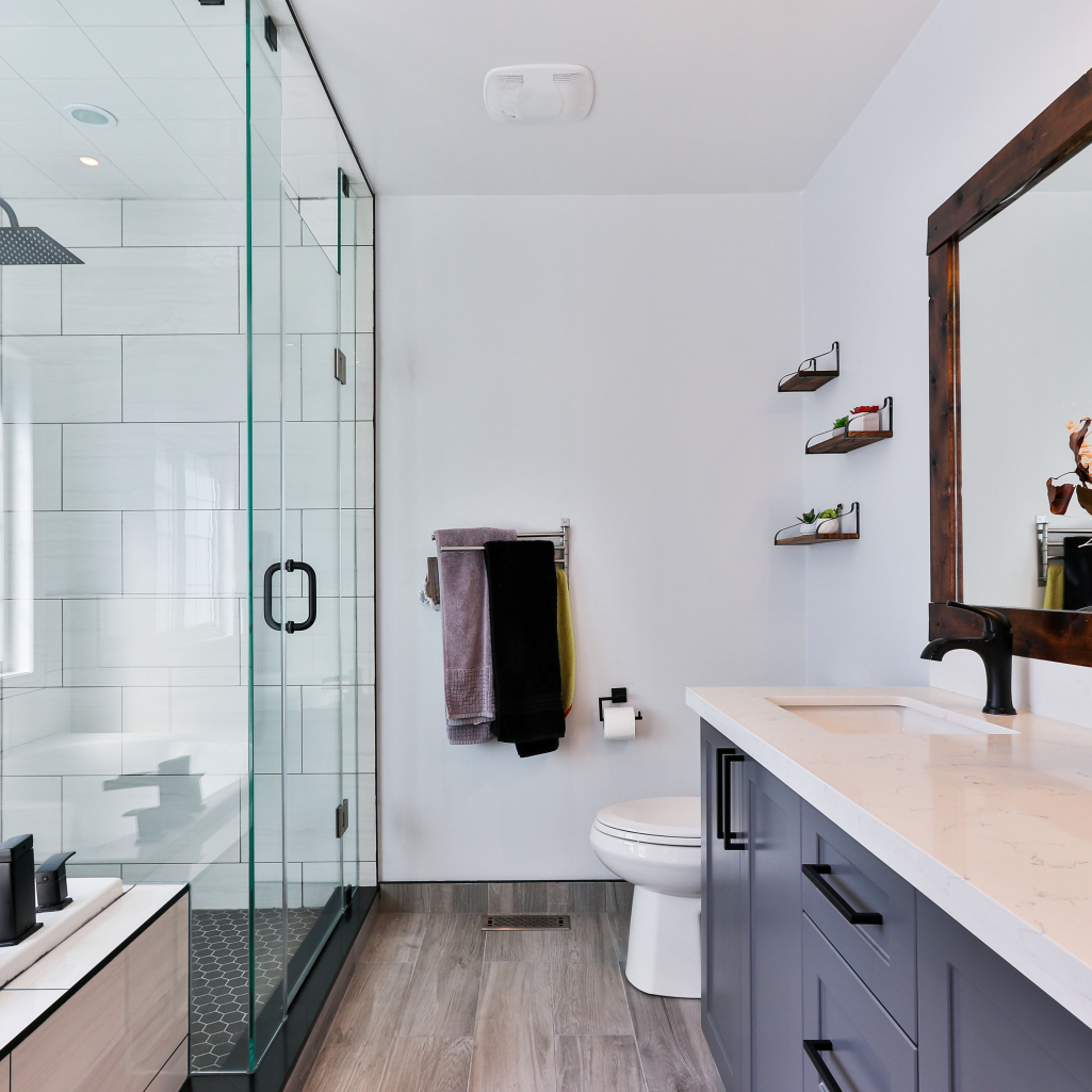 Κάντε το μπάνιο σας να μυρίζει καθαριότητα με αυτά τα 10 χρήσιμα tips