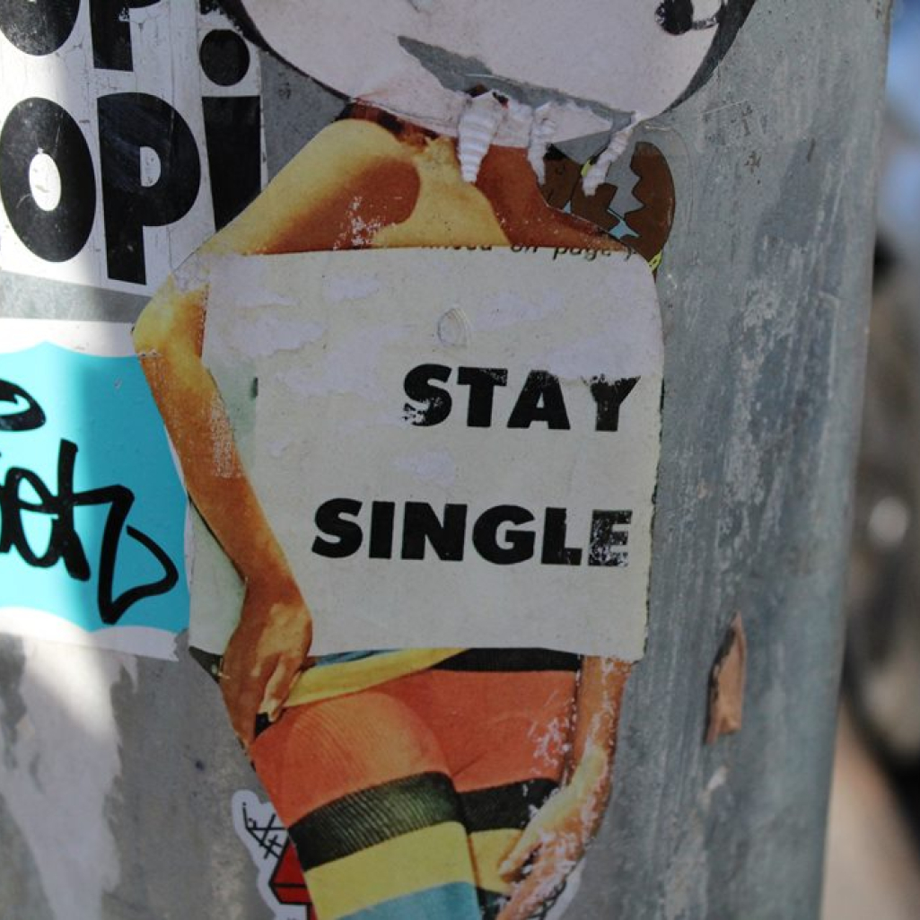 4+1 λόγοι που οι έξυπνοι άνθρωποι μένουν single για πολύ καιρό