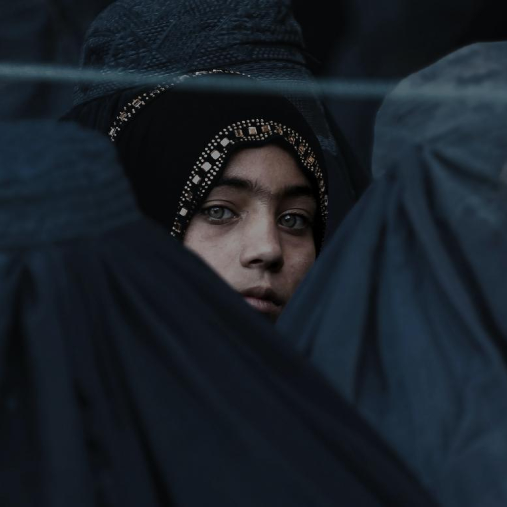 Πώς είναι να μεγαλώνεις μόνη το παιδί σου και να ζεις κάτω από το καθεστώς των Ταλιμπάν