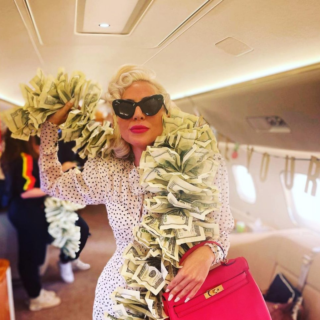 H Lady Gaga φόρεσε τα λεφτά της, πήγε στο Vegas και πλέον είναι το καλύτερο meme της εβδομάδας