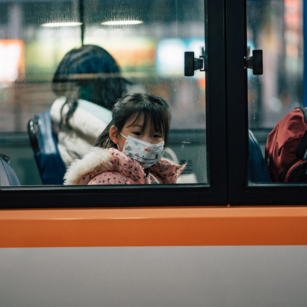 Στο Hong Kong οι κάτοικοι είναι τόσο εξαντλημένοι που πλέον υπάρχουν ειδικά λεωφορεία μόνο για να κοιμάσαι