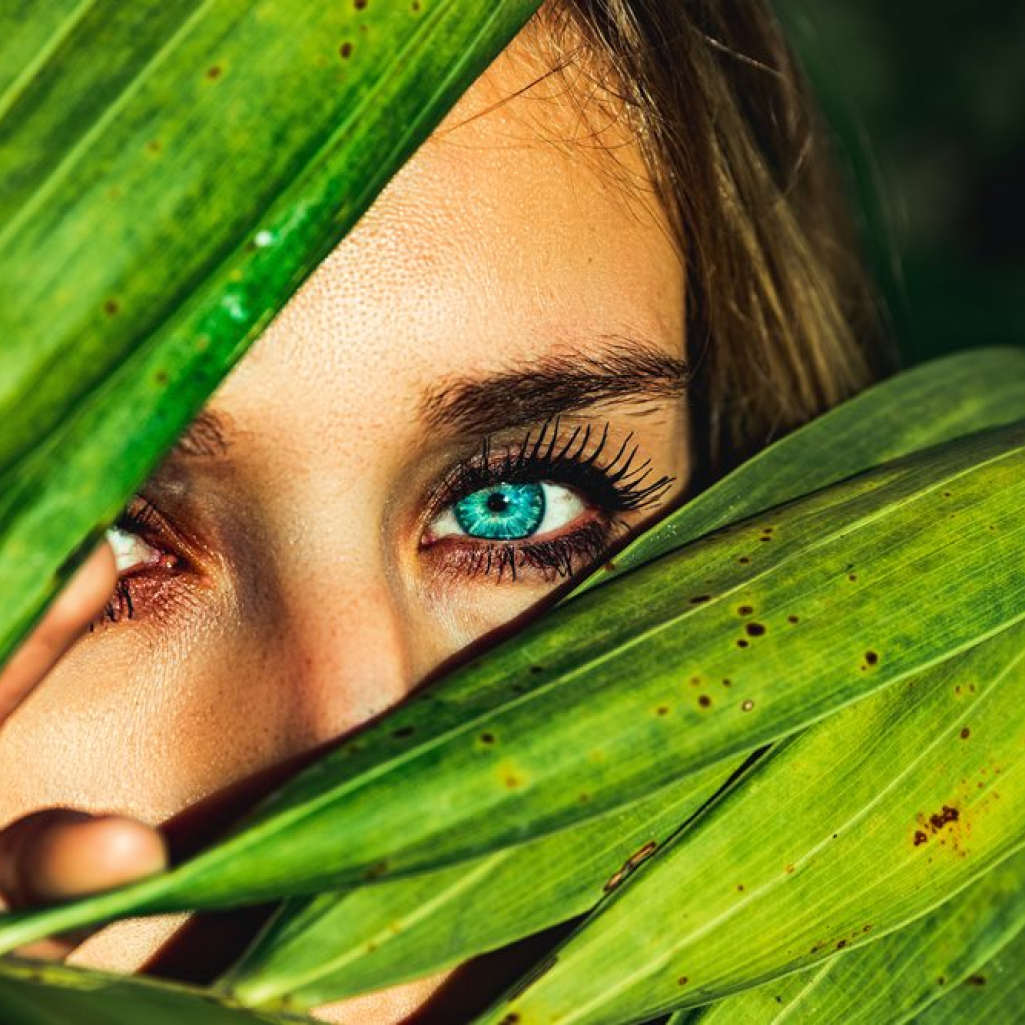 Ο πραγματικός λόγος που οι άνδρες θεωρούν τις γυναίκες με μεγάλα μάτια περισσότερο ελκυστικές