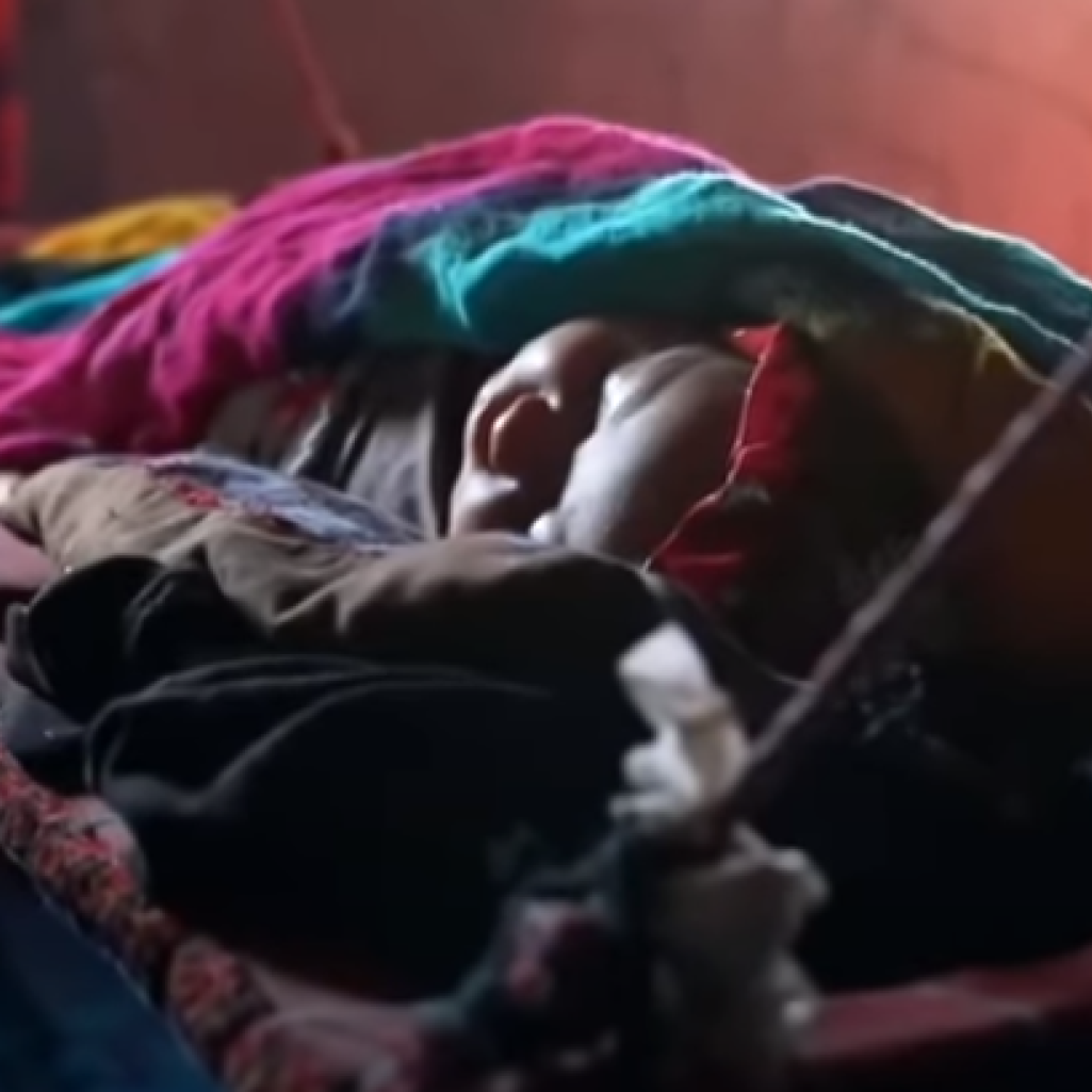 «Πούλησα το μωρό μου για 500 δολάρια»: Οικογένειες στο Αφγανιστάν εξωθούνται στα άκρα εξαιτίας της φτώχειας