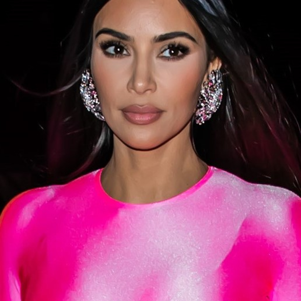 Ο απολαυστικός μονόλογος της Kim Kardashian στο SNL τα είχε όλα: Από αυτοσαρκασμό μέχρι τις μεγαλύτερες αλήθειες