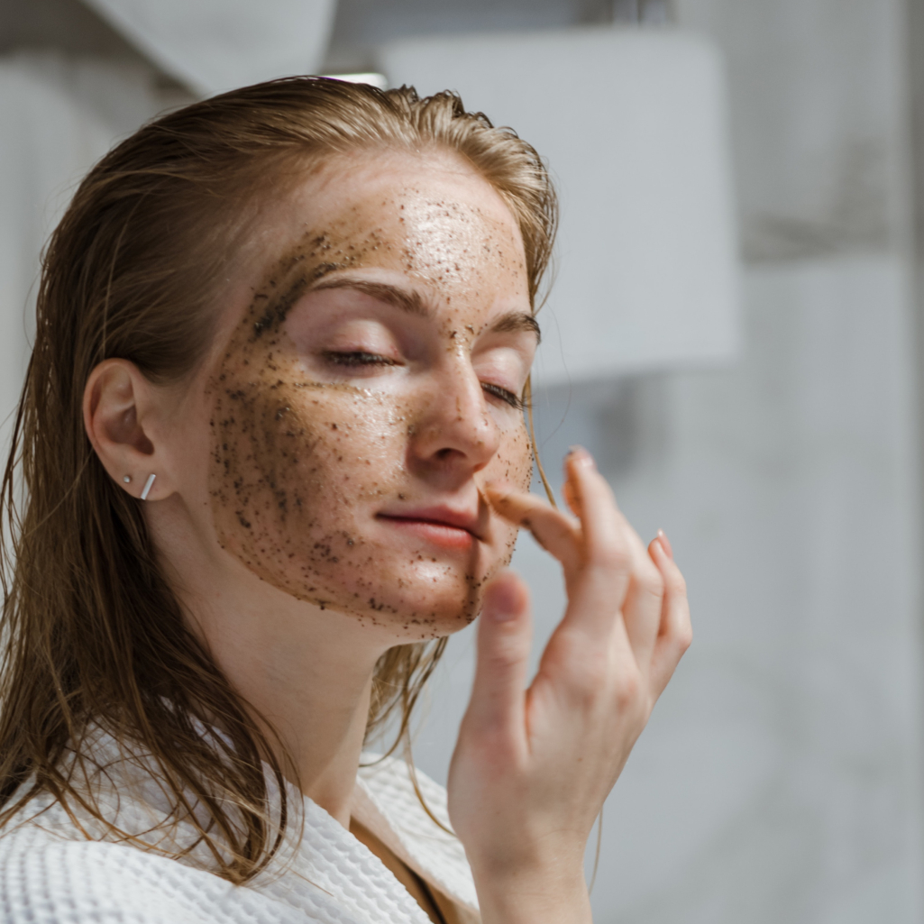 Beauté την Κυριακή: Η σπιτική μάσκα που θα μειώσει τις ρυτίδες έκφρασης 