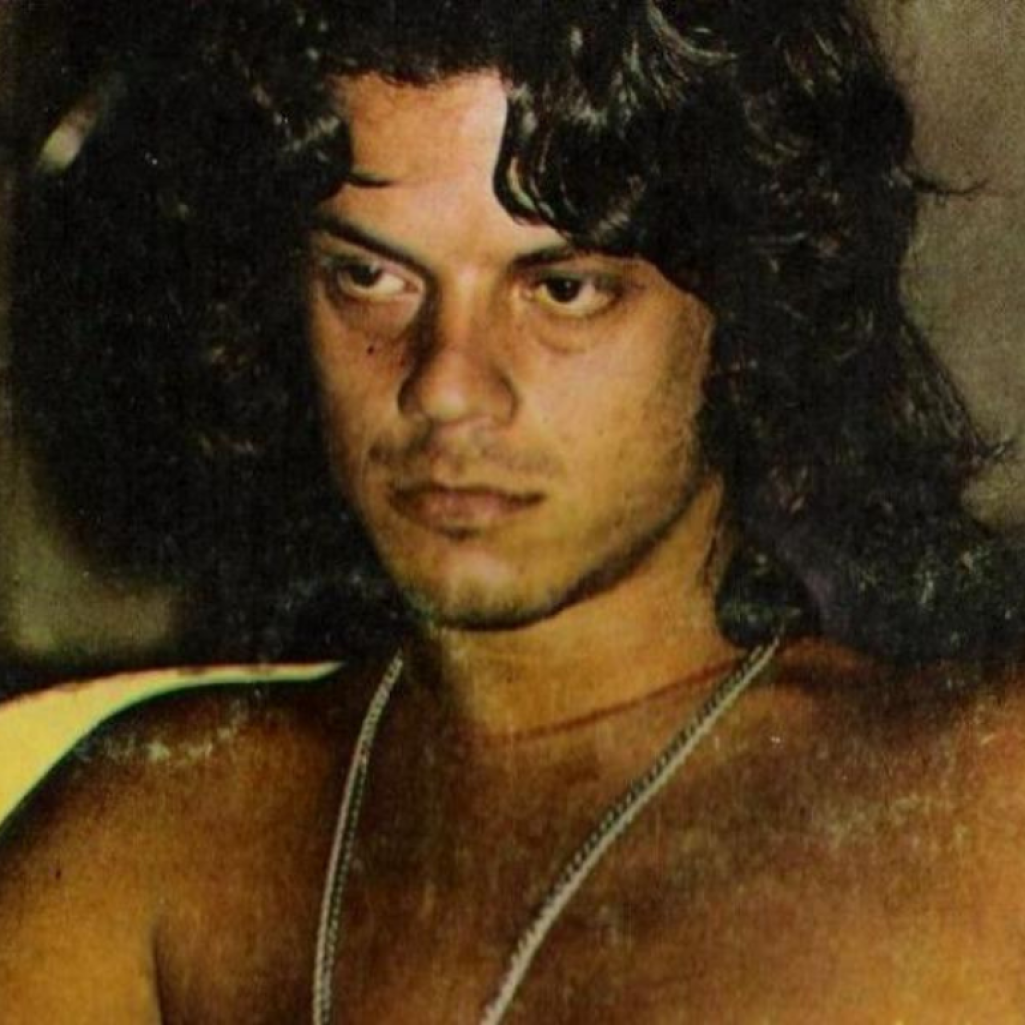 17 χρόνια χωρίς τον Βλάσση Μπονάτσο: Τα πάθη, οι έρωτες και τα λάθη του πολυτάλαντου, αιώνιου έφηβου