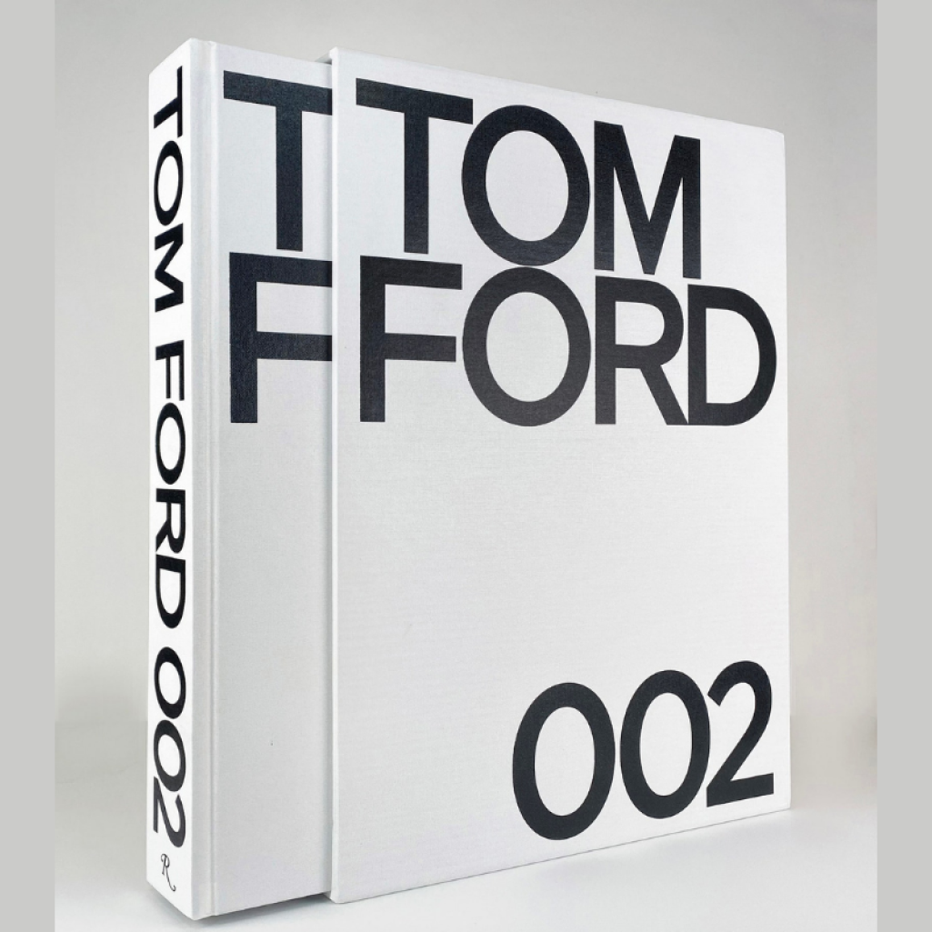 Tom Ford 002: Ο iconic σχεδιαστής γράφει για τον εθισμό, την απώλεια, την πατρότητα και την κάθαρση στη μετά-Gucci εποχή του