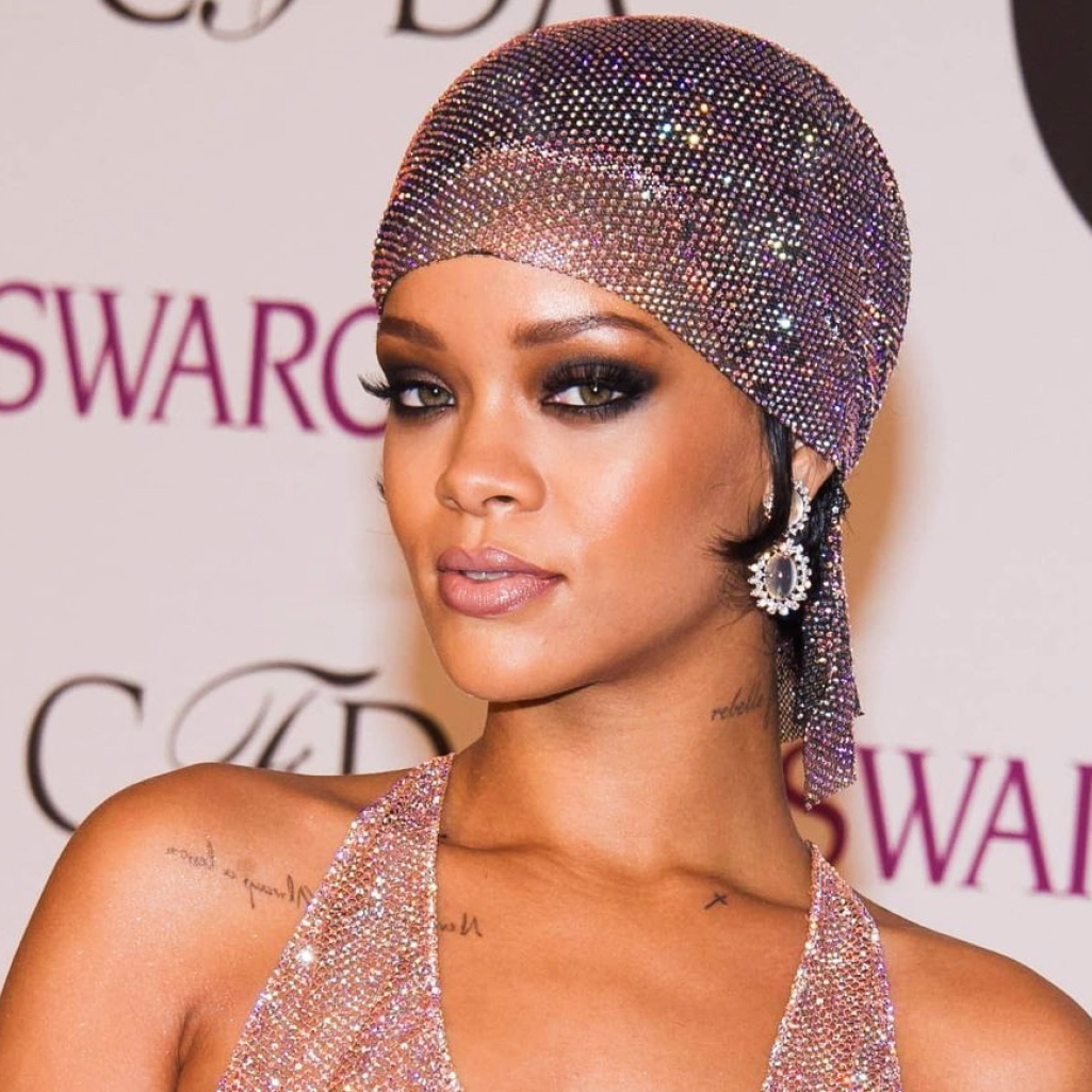 Η Rihanna επέλεξε το πιο ανατρεπτικό χρώμα eyeliner για το cat eye look της