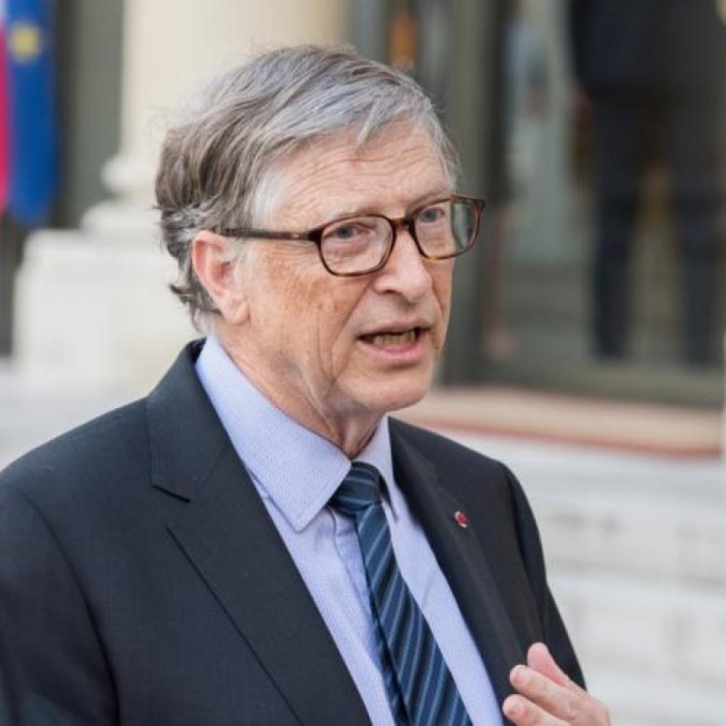 Bill Gates: Οι 2 προϋποθέσεις που μπορούν να μειώσουν τα κρούσματα και τους θανάτους από την πανδημία μέχρι τα μέσα του 2022